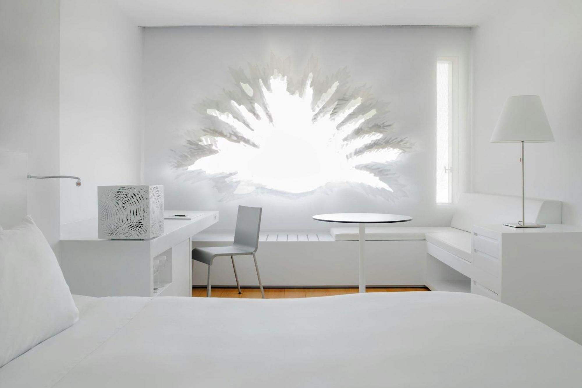 Superior King Room City View